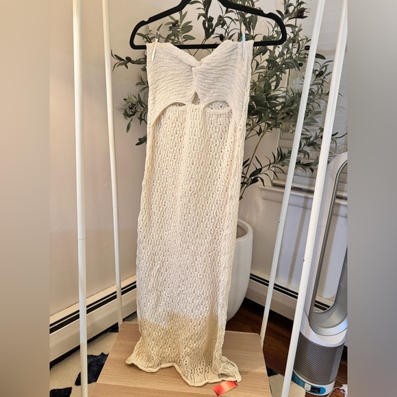 Cupshe coverup size XL
Crochet Sweetheart Twist Cutout Midi Dress - Picture 7 of 14